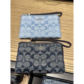 (ส่งฟรี) Coach Wristlet กระเป๋าคล้องมือ ไซส์ S 1 ซิป ขนาด 6x4 นิ้ว