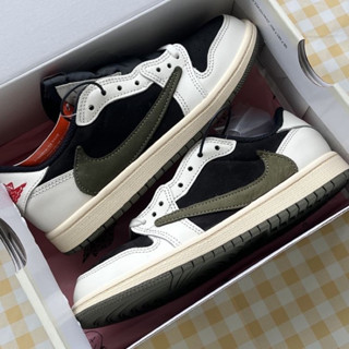 Nike W Jordan 1 x Travis Scott Retro Low OG SP Medium Olive แท้ 100%