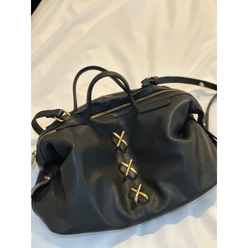 ISAWAN Crochet Bag size M (usedlikenew)จุของได้เยอะ ทรงสวยมาก ไม่มีตำหนิอะไหล่สวยเหมือนเดิม สภาพใช้ง