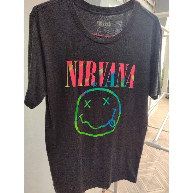 เสื้อยืดคอกลมลาย Nirvana Smiley ©2020 มือสอง