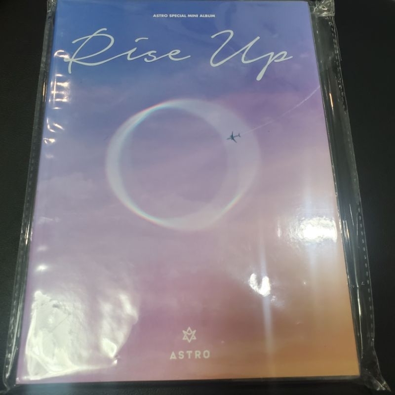 อัลบั้ม astro rise up