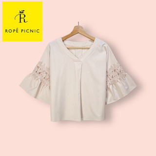 เสื้อ RopePicnic ผ้าโพลีคูล็อตเนื้อดี ไซด์ -  38   อก 46 ยาว 21.5 นิ้ว เสื้อทรงสวยน่ารักมาก ผ้าสวย แขนสวยแต่งลูกไม้