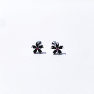 จิวต่างหูเกาหลี More Than Piercing: A233 Hot Black Flower