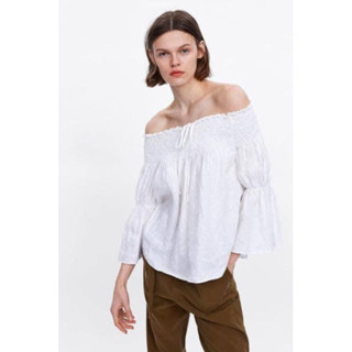 ZARA x Linen x L สวยไม่ตำนิ ขาว offwhite ลินินปาดไหล่ แขนจ้ำระบายน่ารัก Tag ครบ อก 40 ยาว 22 Code :965(6)