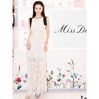 maxidress  เดรสสีขาวแขนกุดช่วงไหล่แต่งโบว์ดำ btstuido