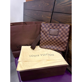 LV BROOKLYN FLAT POCHETTE แท้100%