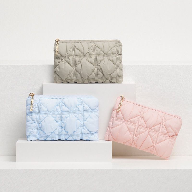 Carlyn Soft Pouch ,Poing Pouch ของแท้นำเข้าจากเกาหลี