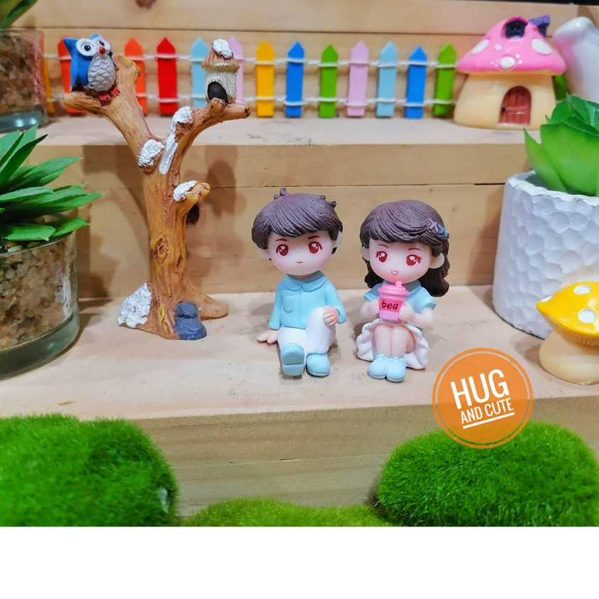 คู่รักหนุ่มสาวนั่งถือถ้วยชา(ราคา/1คู่) แต่งบ้าน ตุ๊กตาแต่งสวน ของสะสม โมเดล จัดสวนถาด พร็อพถ่ายรูป