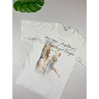 เสื้อยืด Gwen Stefani ลาย The Sweet Escape สีขาว ลายหน้าหลัง สวยๆ สภาพใหม่ Size S-M