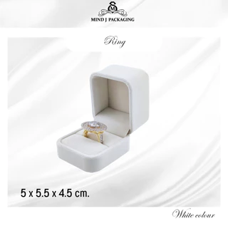 กล่องกำมะหยี่ Premium Jewelry Box สีขาว