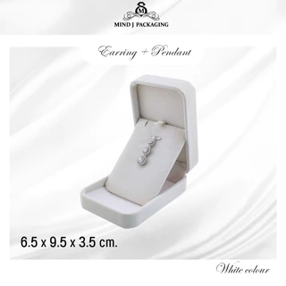 กล่องกำมะหยี่ Premium Jewelry Box สีขาว