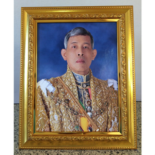 กรอบรูปรัชกาลที่10ขนาดรวมกรอบ 26.5*32.5 cm  เสริมฮวงจุ้ย เจริญรุ่งเรือง เสริมโชคลาภ ขึ้นบ้านใหม่หน้าที่การงาน