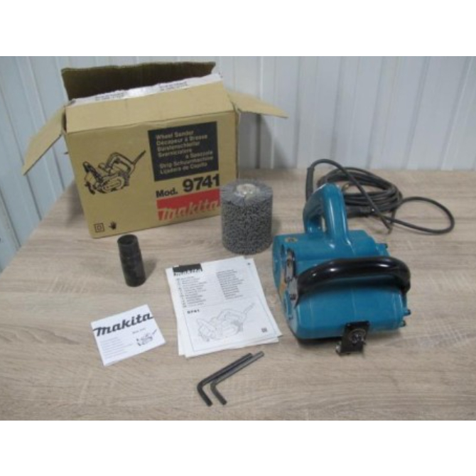 Makita 9741 เครื่องขัดแบบล้อ