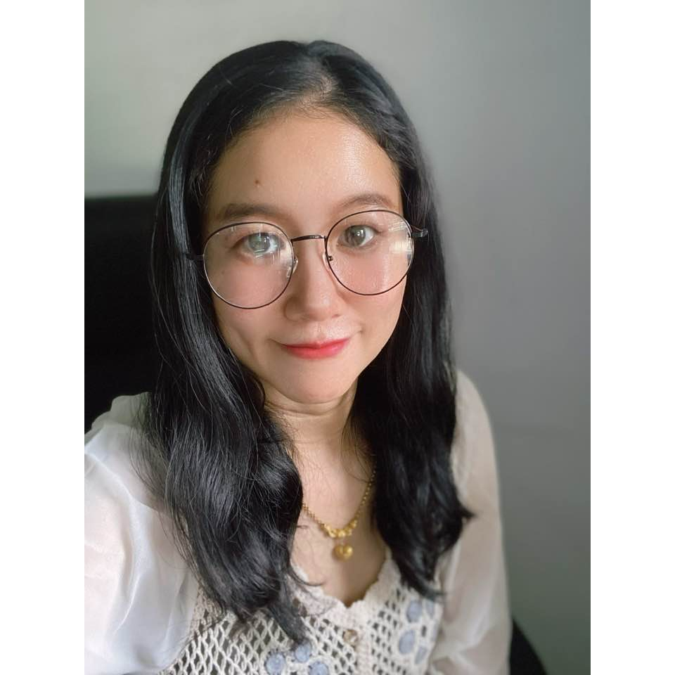 แว่นสายตายาว  ทรงหยดน้ำ กรอบดำล้วน เลนส์ช่วยกรองแสง ช่วยถนอมสายตา ได้ดี ใช้อ่านหนังสือได้ดี น้ำหนักเบา แถมฟรีซองพร้อมผ้า