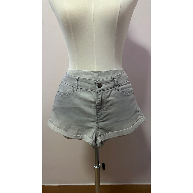 กางเกง ขาสั้น ผ้ายืดเล็กน้อย สีเทา ยี่ห้อ Divided By H&M แท้ 100% มือ 2