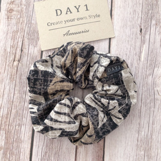 DAY 1 scrunchies โดนัทมัดผม ยางรัดผม ขนาดใหญ่ size L