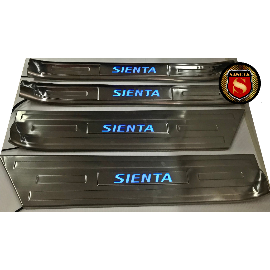 สครัปเพลสมีไฟ SIENTA ตัวเต็ม สเตนเลส ชายบันได ตัวเต็ม มีไฟสีฟ้า