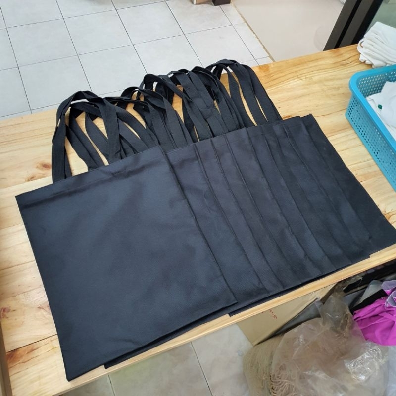 กระเป๋าผ้าสีดำ ใส่หนังสือเรียน ผ้าหนา ขนาด 12x14 นิ้ว