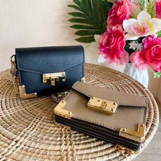 💥กระเป๋าใส่บัตร มี 2สีค่ะ ดำ /น้ำตาลอ่อน อะไหล่ทอง

🌟💥New Michael Kors Leather Kinsley Accordion 
Key Card Holder Wallet