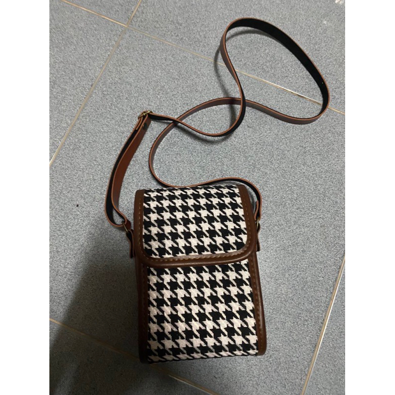 กระเป๋าสะพายข้าง กระเป๋าสะพายไหล่ มือ 1 งานใน Toktik❤️‍🔥