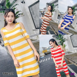 CS6221 เดรสไหมพรมลายริ้วใหญ่ เว้าไหล่ Silk dress with large stripes, off the shoulder