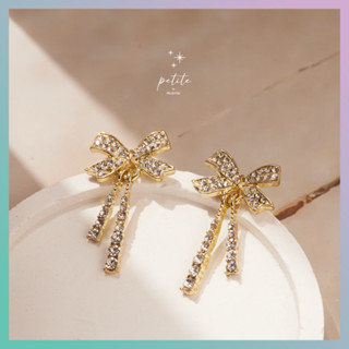 [petite by PRAKYRE] Long Petite Ribbon Diamond Dangle Earrings - ต่างหูระย้าโบว์ประดับเพชร สวยงาม อลังการ สไตล์ตัวแม่