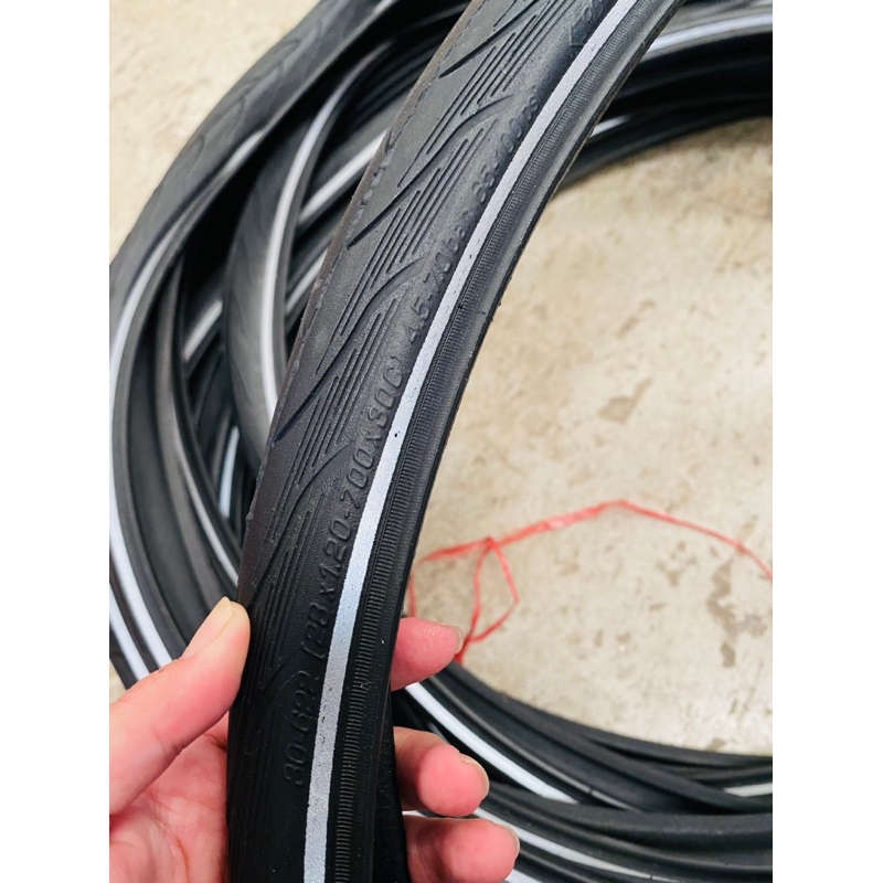 ยางขนาด 700x30c สีดำมี Reflex  ยางสำหรับขับขี่บนถนนเรียบ ในเมือง และทัวริ่ง ระบบกันหนาม K-Guard มี Reflex แถบสะท้อนแสง ราคา ถูกที่สุด ดีลบีเคเค แกลเลอรีภาพที่ 4