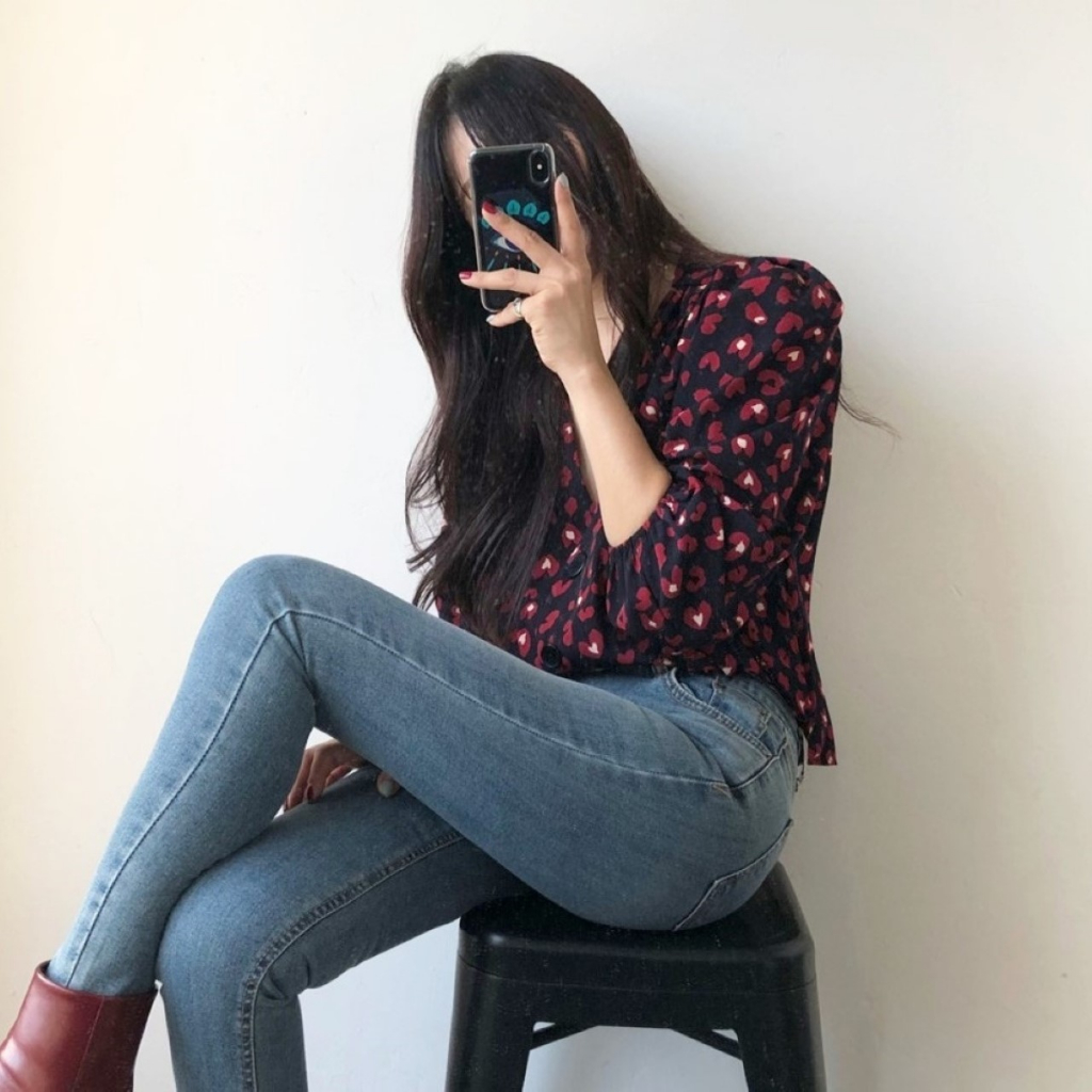 ꕥCatalog Fashionꕥ เสื้อเชิ้ตแฟชั่นคอวีแขนสามส่วนจั๊ม คอวี มีกระดุมหน้า พิมพ์ลายหัวใจแดง - รูปที่ 6