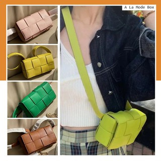 กระเป๋าสะพายข้าง mini cassette belt bag หนังแท้ B V