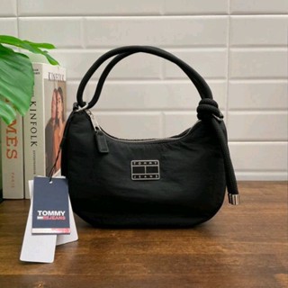 Tommy Small Hobo Ladies Bag กระเป๋าสะพายโฮโบ 004