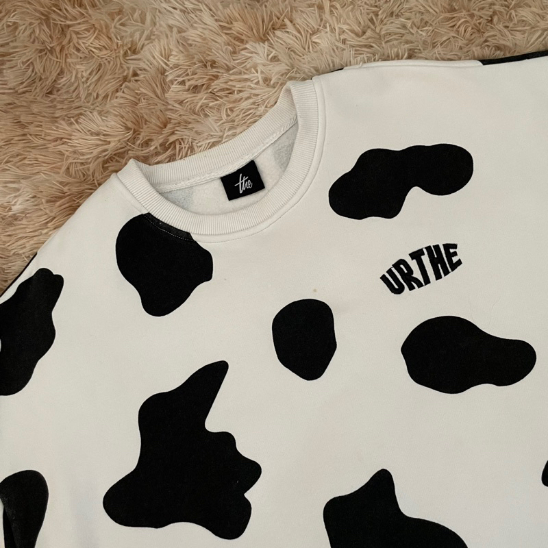 [ส่งต่อ] Urthe - เสื้อสเวตเตอร์ รุ่น The Cow
