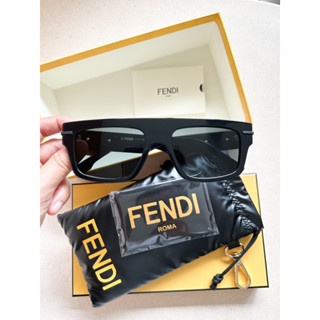 Fendi Fendigraphy กรอบดำ ทรงเท่หรู FE40091U