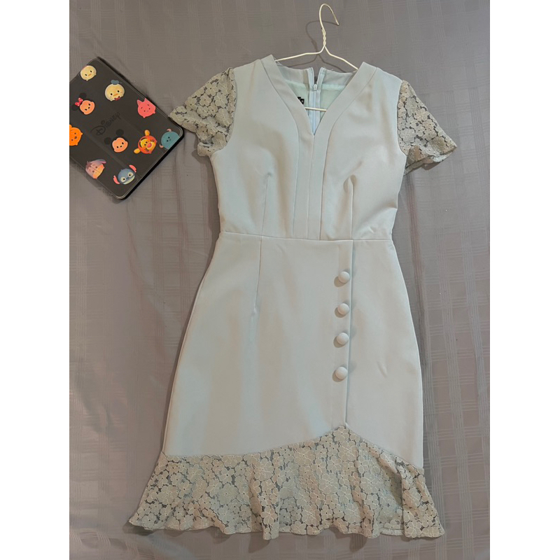 ชุดเดรส แขนลูกไม้ สีฟ้า งานป้าย ALERT