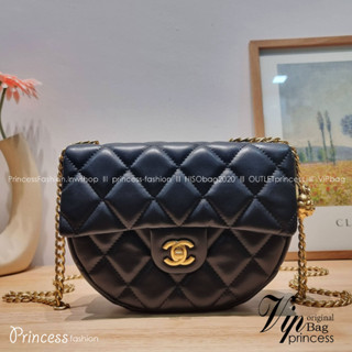 Cha-nel camellia vintage half moon bag กระเป๋าสะพายไอเท็มคลาสสิค เลิศที่ตัวอะไหล่ใช้รูปดอกคามิเลียเอกลักษณ์