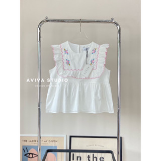 เสื้อแขนกุด แต่งระบาย ปักลายดอกไม้ Aviva