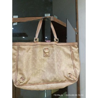 Gucci tote bag used like new good condition good price