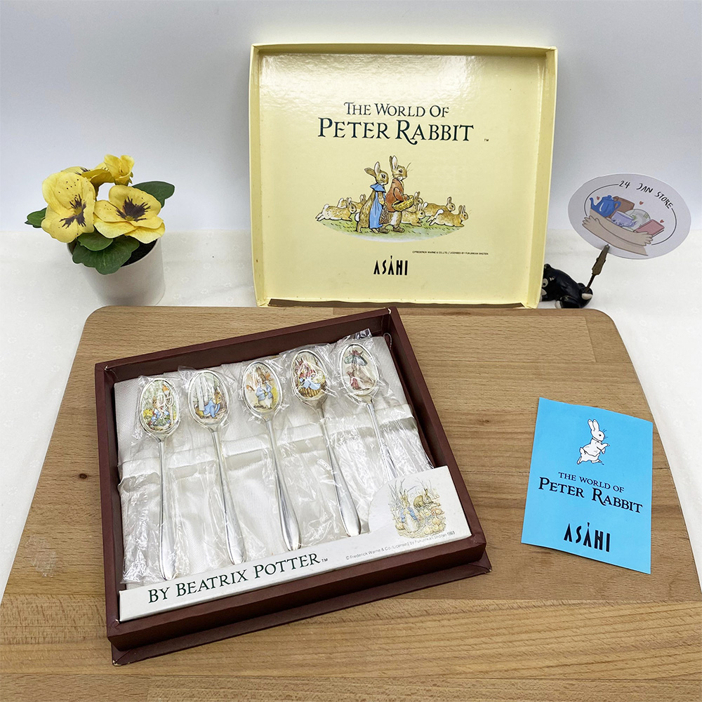 ชุดช้อนปีเตอร์แรบบิท Peter Rabbit มีทั้งหมด 5 ช้อน พร้อมกล่อง จาก ASAHI