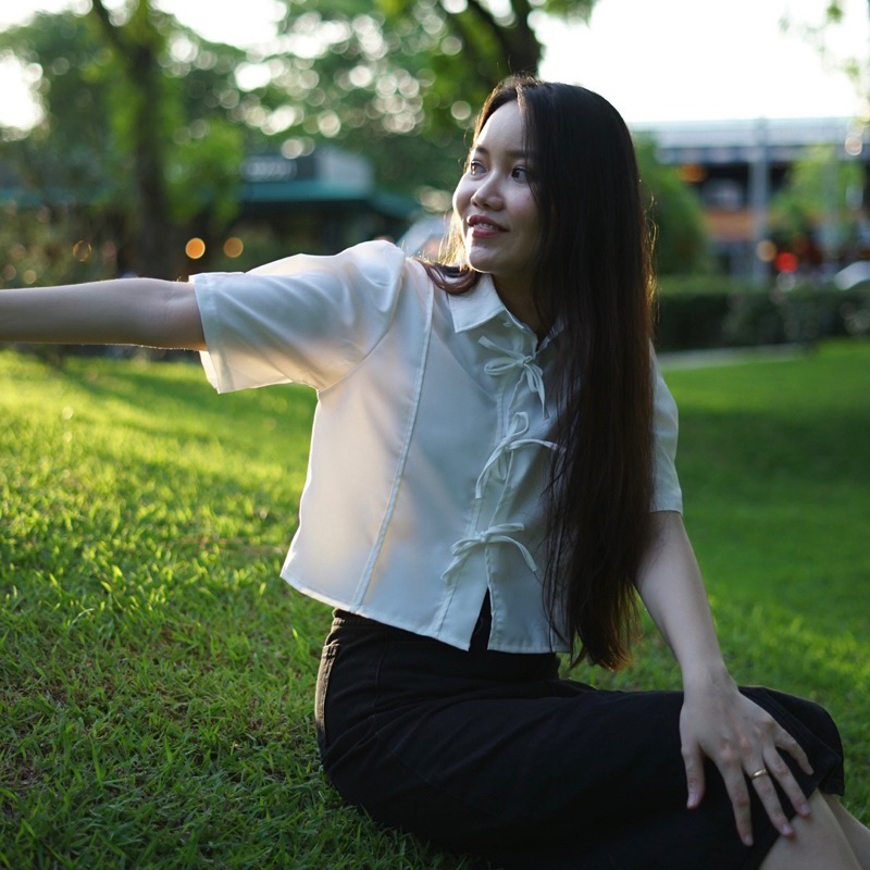 white crop shirt [พร้อมส่ง]