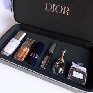 ชุดสุดคุ้ม 🚨Dior Set  ได้กระเป๋า+คสอ+น้ำหอม+skincareอีก6   ของแท้💯💯 ป้ายKingpower