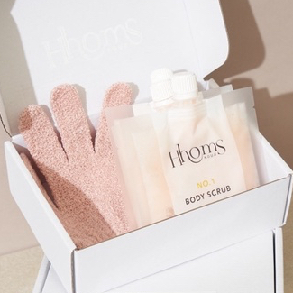 เซ็ทหอมสนัมเบอร์วัน บอดี้ สครับ แบบซองขนาด 100 กรัม จำนวน 5 ซอง ฟรี ถุงมือขัดผิว / HHOMS No.1 Body S