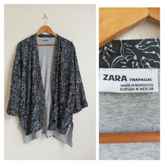 ZARA แจ็คเก็ตลายดอก สีขาว-ดำ ซับในผ้ายืดสีเทา ทรงกิโมโน  Size M รอบอก 60 นิ้วค่ะ