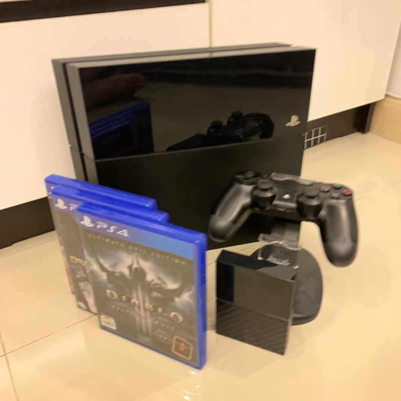 [มือสอง] Sony Playstation 4 อุปกรณ์ครบ แถมเกมส์ 3 แผ่น+External HDD