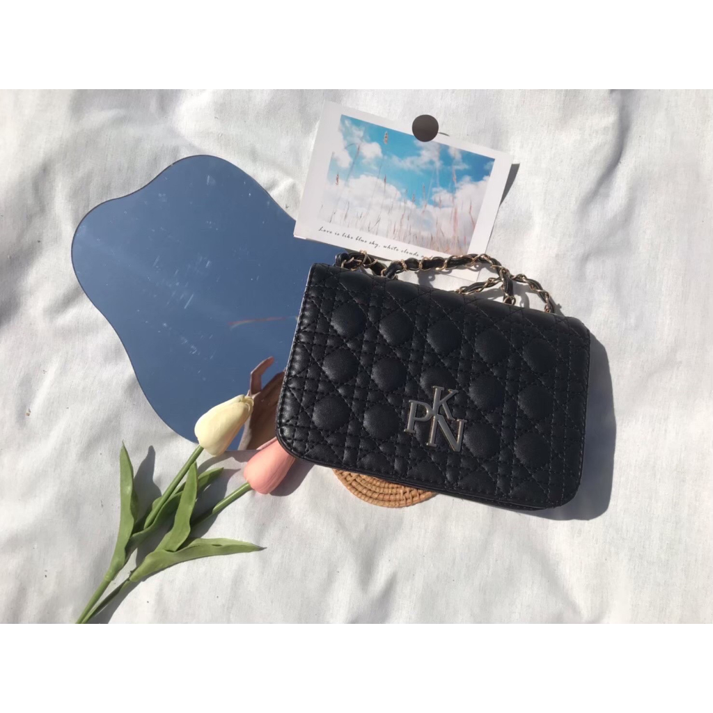 กระเป๋าสะพายข้าง Pnk 8นิ้ว