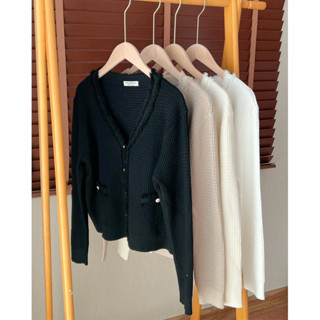 Deluxe cardigan 790.- คาร์ดิแกนดีไซน์เรียบหรู ทรงสวยมาก ผ้าหนานุ่มใส่สบาย