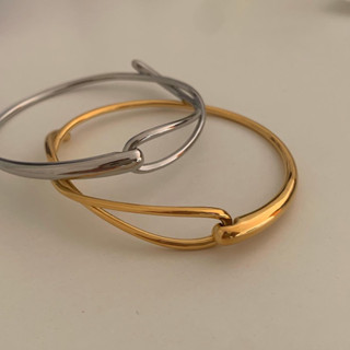 HER OBJECTIVE_HER TWISTY BANGLE