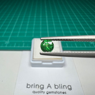 โกเมนสีเขียว (Tsavorite garnet) 0.48 ct (4.4x3.4)มม  สีเขียวสด สวยมากก ไฟเต็ม