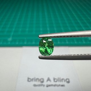 โกเมนสีเขียว (Tsavorite garnet)  0.46 ct (5.0x4.0x2.9)มม  สีเขียวสด สวยมากก ไฟเต็ม