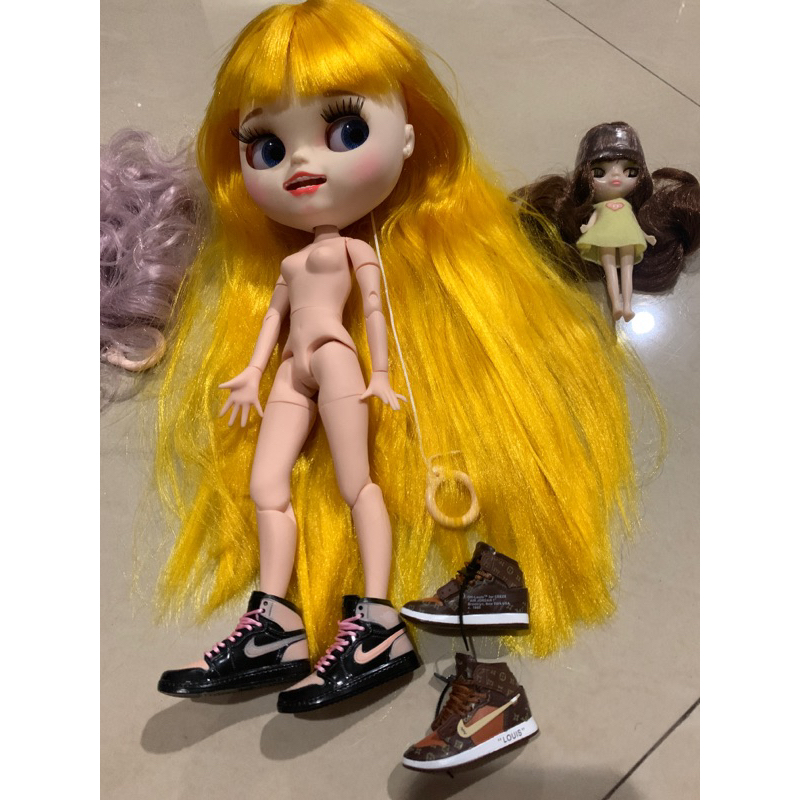 รองเท้าตุ๊กตา รองเท้าบู๊ท บาร์บี้ Blythe บอดี้ข้อต่อใส่ได้ค่ะ บอดี้ธรรมดาหรือ ตุ๊กตาบาร์บี้ ริกกะใส่ได้ค่ะพร้อมส่งในไทย