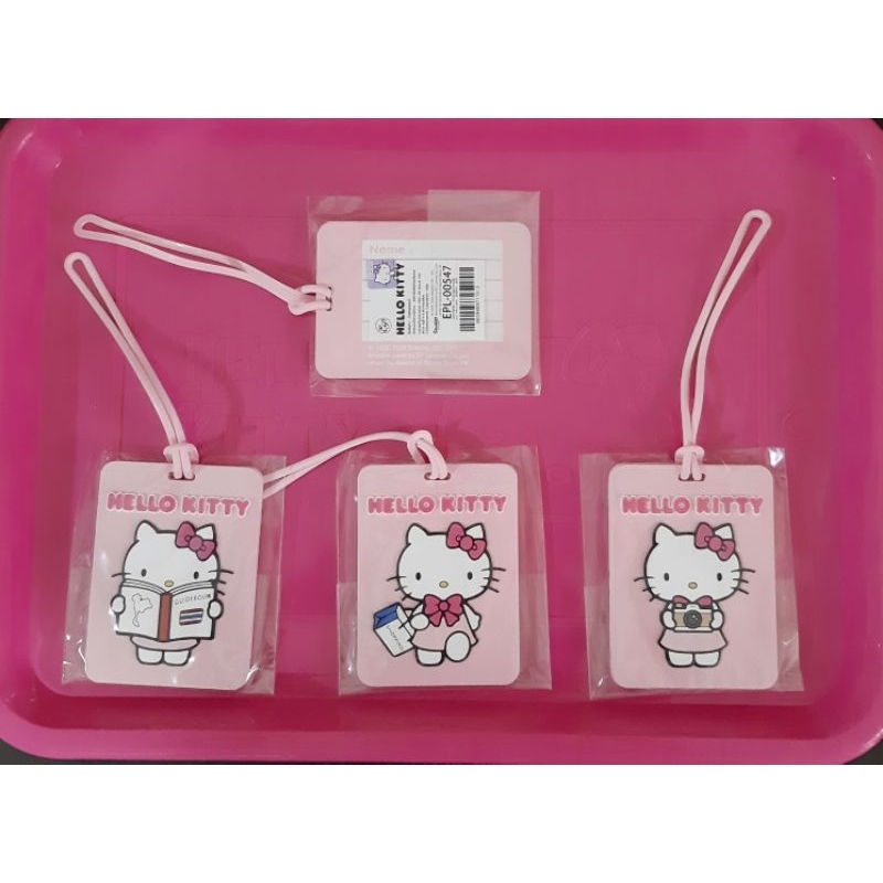 ป้ายห้อยกระเป๋าเดินทาง/กระเป๋านักเรียน Hello Kitty ลิขสิทธิ์แท้ ด้านหลังมีแถบเขียนชื่อเพิ่มได้
