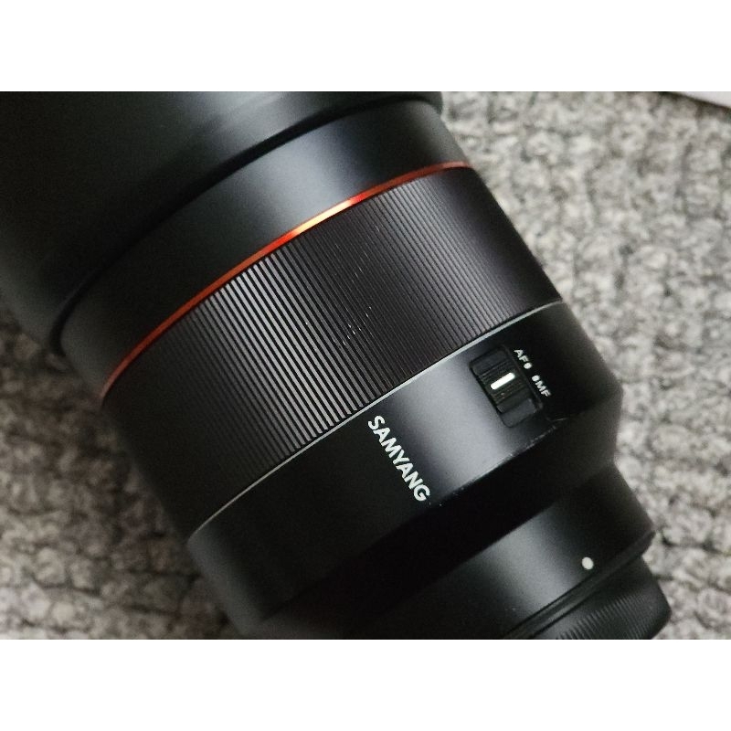 samyang AF 85 f1.4 rf